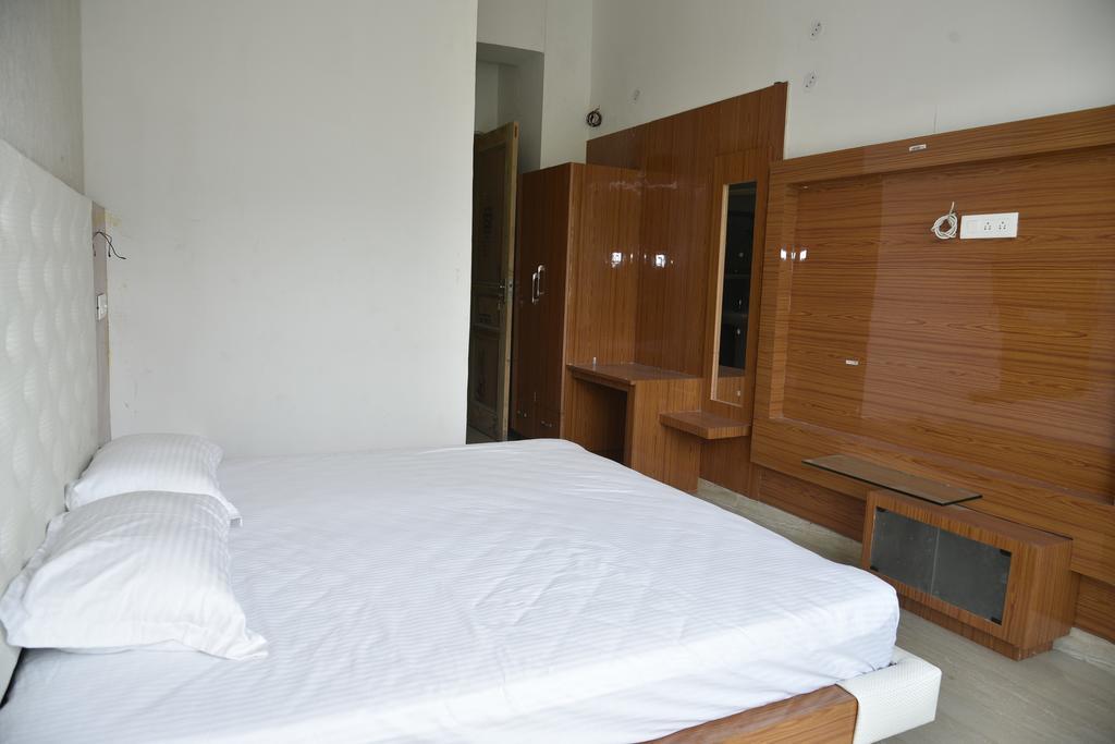 Hill Paradise Hotel Nagchala Quarto foto